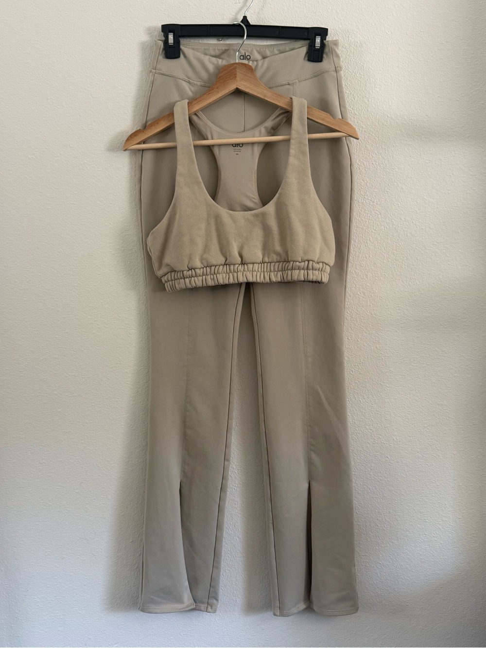 ALO Airbrush High-Waist Flutter Legging and top Taupe, Size M